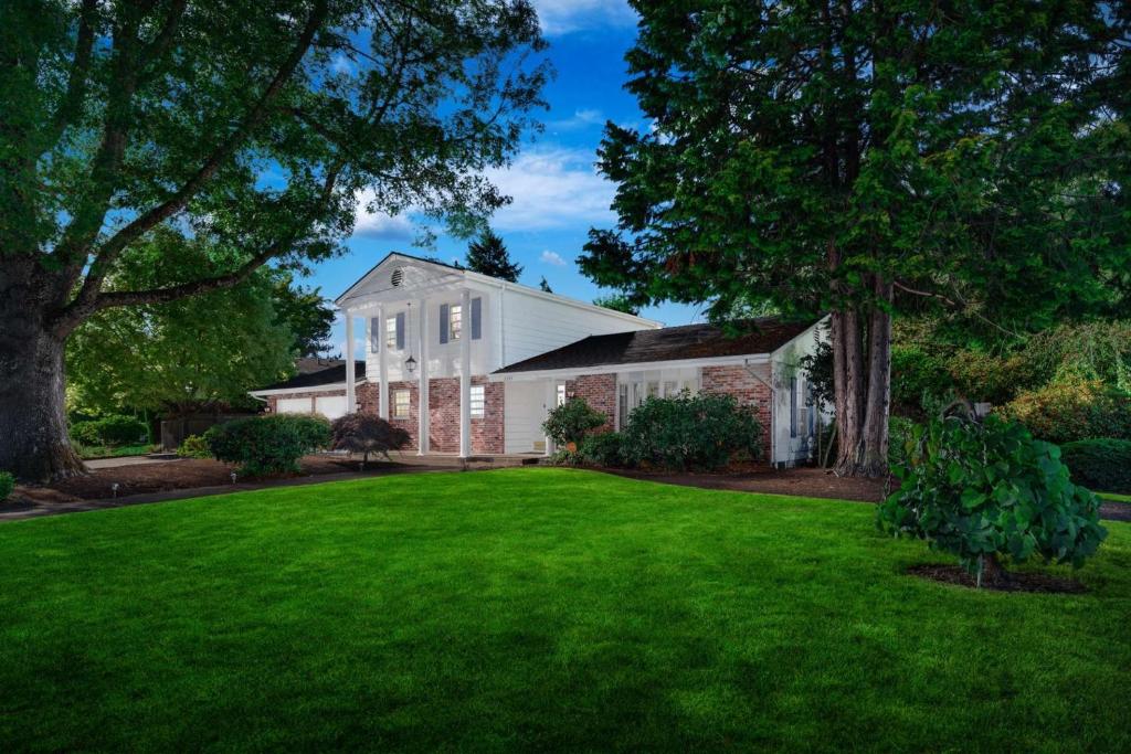 Buckingham Place, Eugene (updated prices 2024)