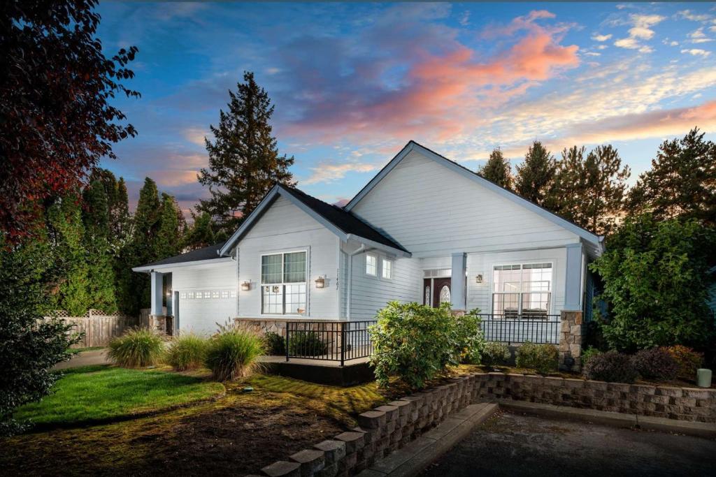 Fanno Creek Retreat, Tigard (updated prices 2024)