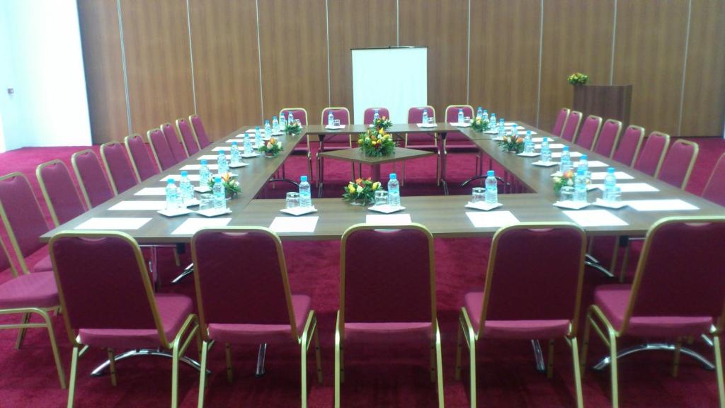 Zona business o sala conferenze di Ramada Encore By Wyndham Tangier