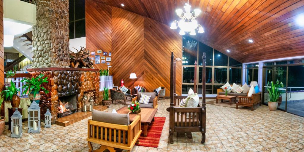 Area soggiorno di Sutera Sanctuary Lodges At Kinabalu Park