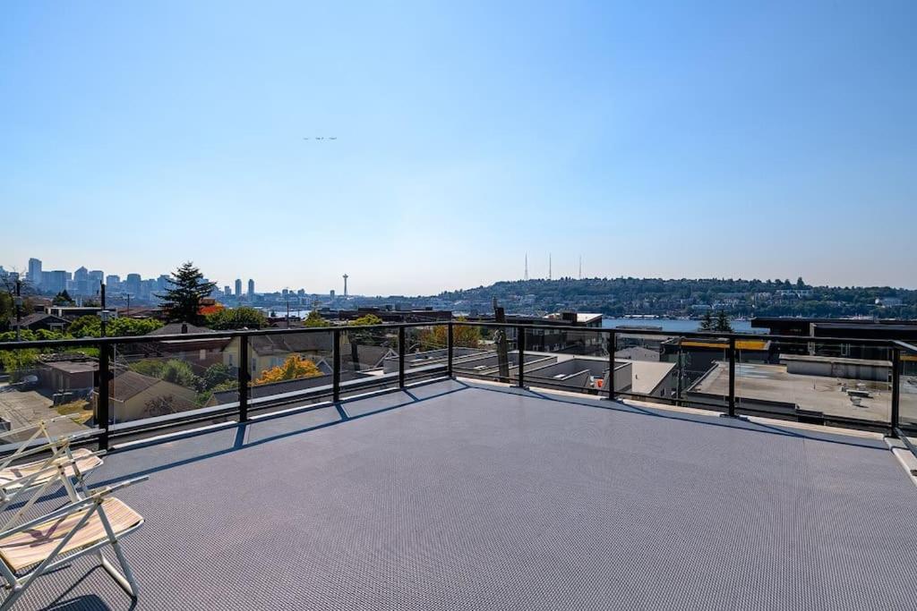 Gallery image of A-Seattle Urban Village- Guemes-Roof top view deck in Seattle