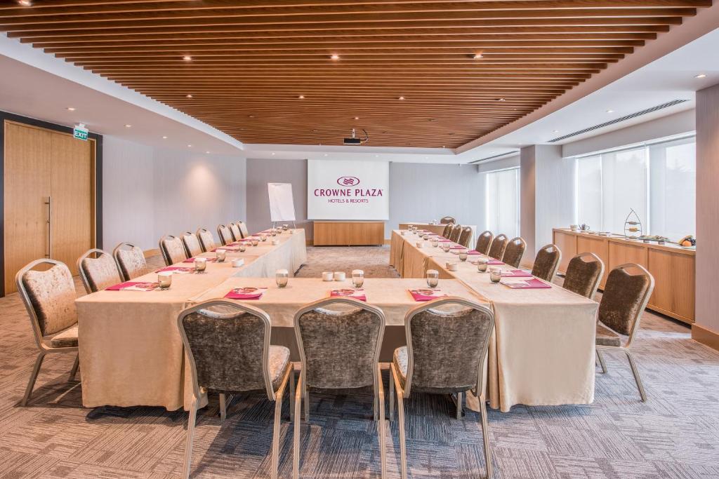 a conference room with a long table and chairs at Crowne Plaza Istanbul Oryapark by IHG in Istanbul