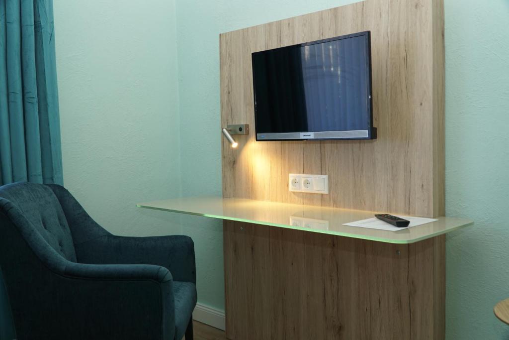 TV a/nebo společenská místnost v ubytování Hotel-Pension Am Böhmepark