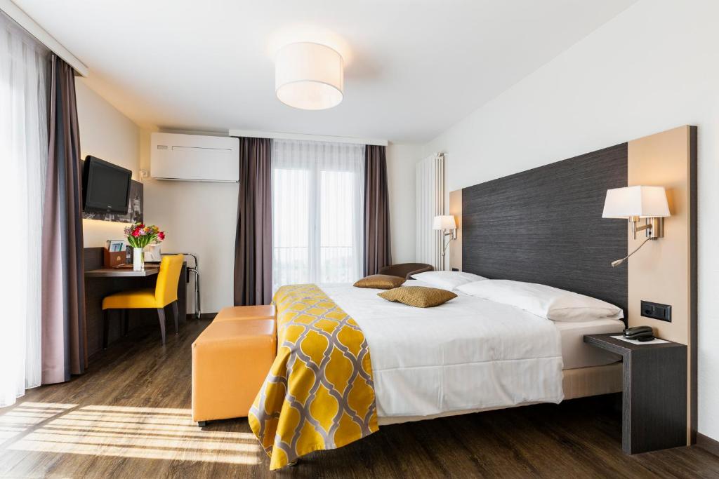 Postel nebo postele na pokoji v ubytování Hôtel Bellerive