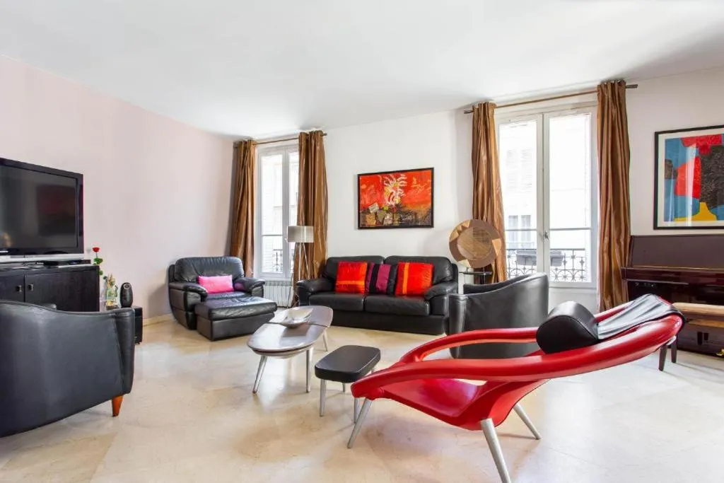 CMG Foch - Porte Maillot, Paris, France