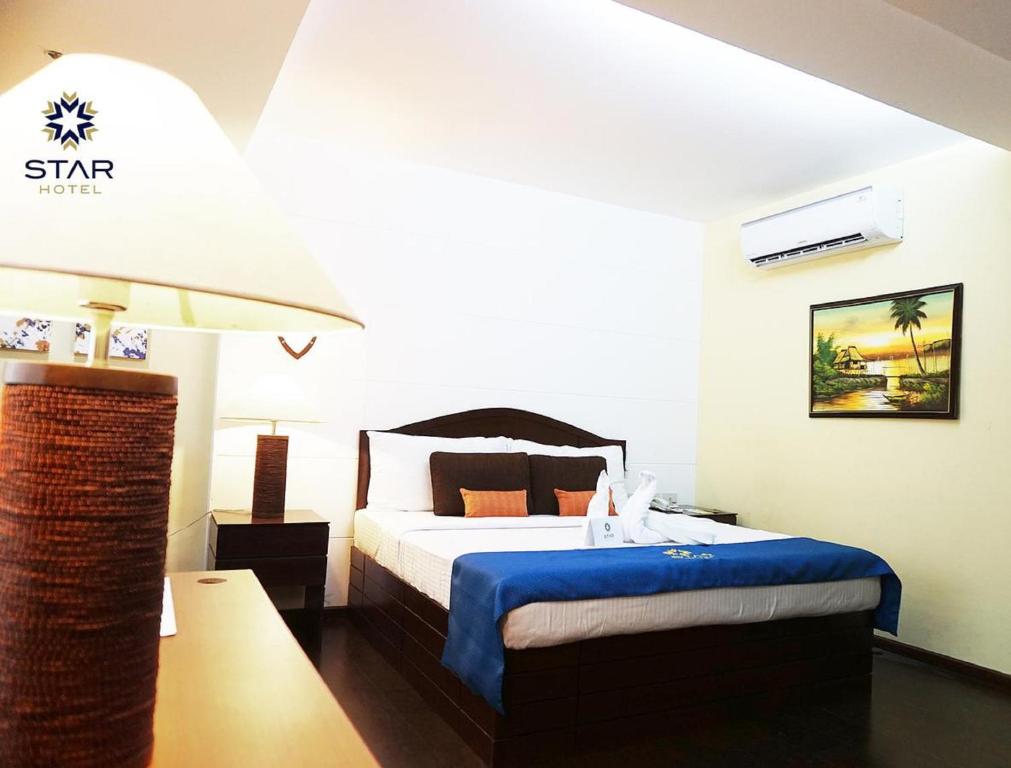 Postel nebo postele na pokoji v ubytování Star Hotel