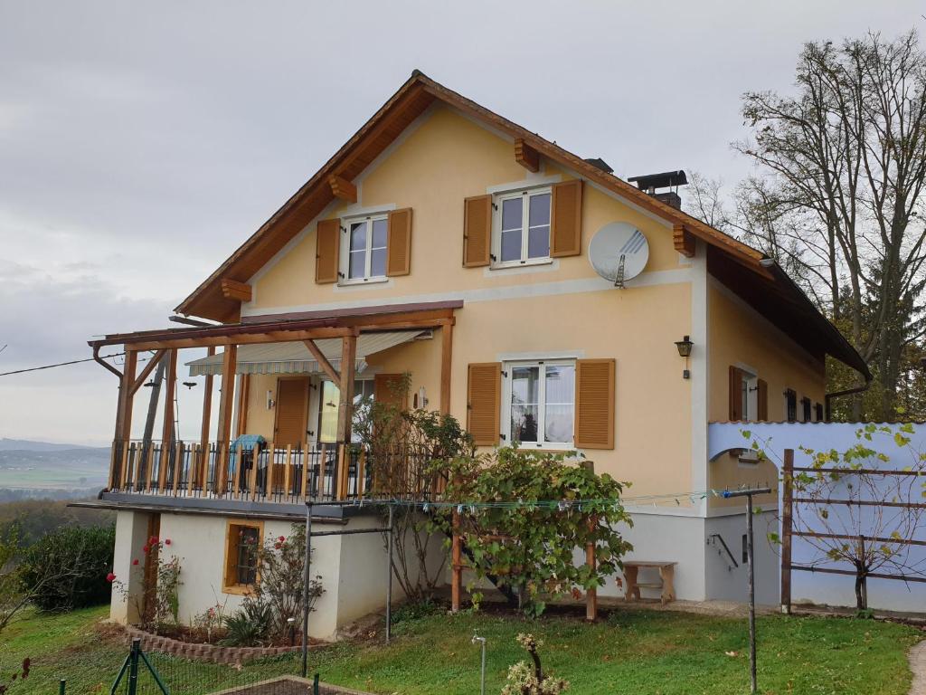 a house with a balcony on a hill at Ferienhaus Renate in Straden