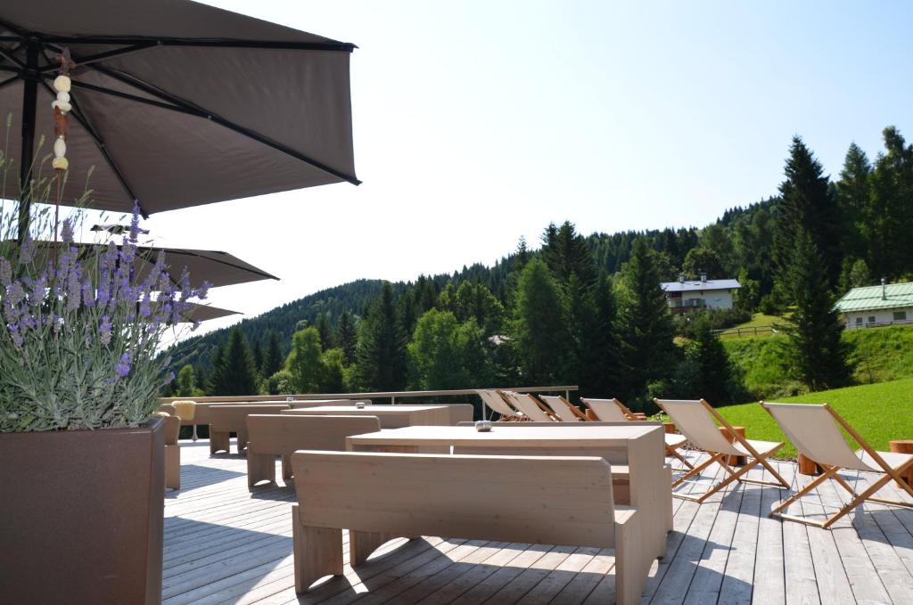 Nespecifikovaný výhled na hory nebo výhled na hory při pohledu z hotelu