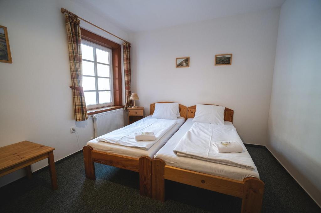 Postel nebo postele na pokoji v ubytování Hotel Večernice