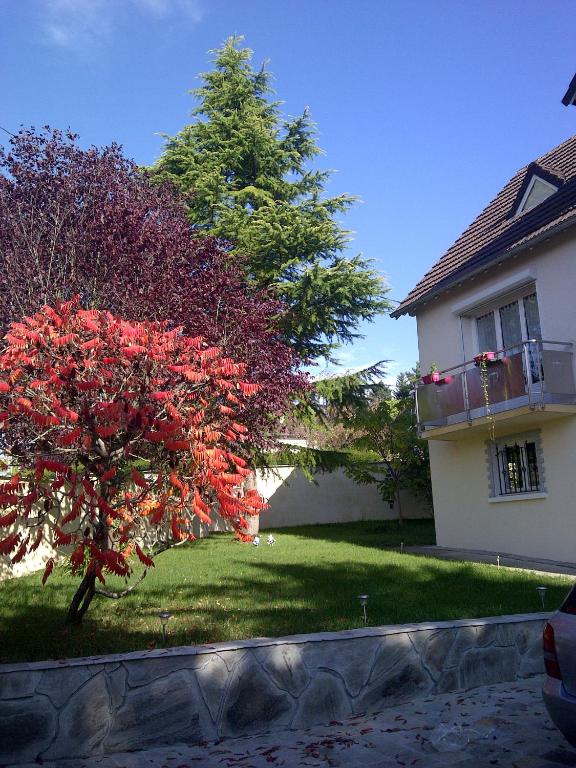 Zahrada ubytování Grand appartement dans villa avec parking quartier résidentiel
