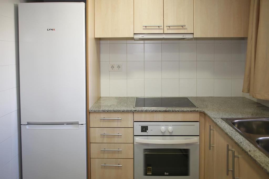 Kuchyň nebo kuchyňský kout v ubytování AT117 Planta baja con piscina, airco y a unos pasos de la playa