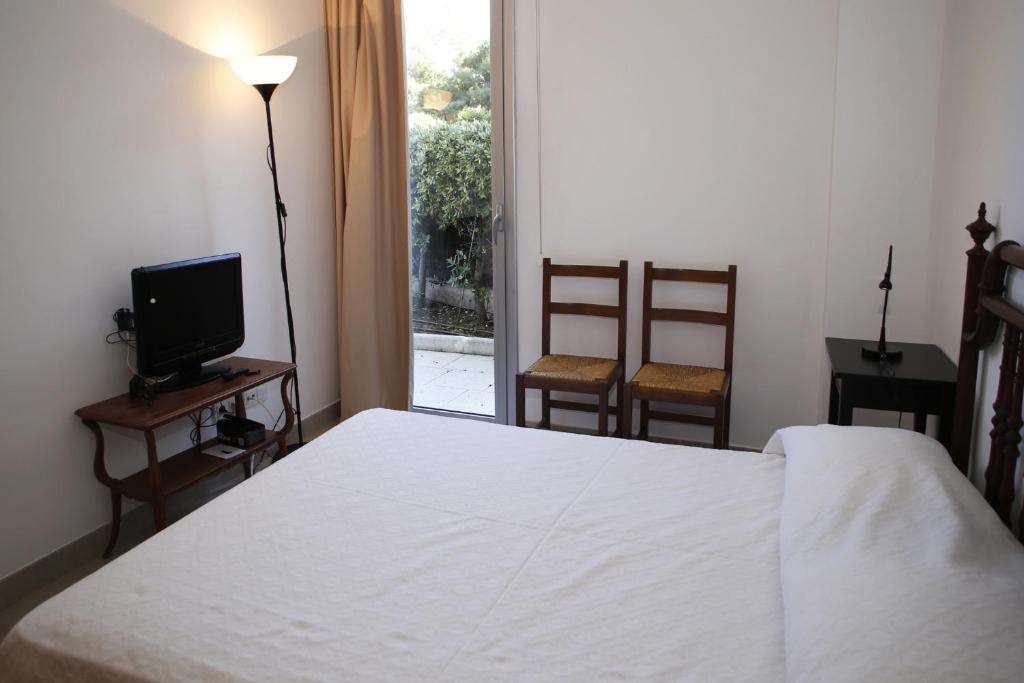 TV a/nebo společenská místnost v ubytování AT117 Planta baja con piscina, airco y a unos pasos de la playa