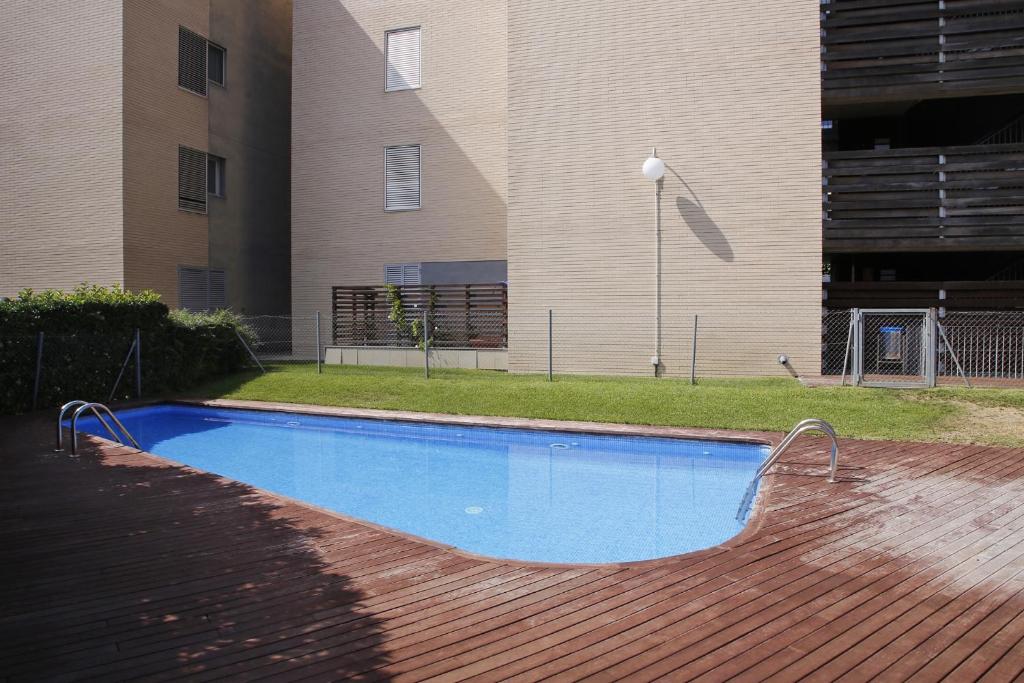 Bazén v ubytování AT117 Planta baja con piscina, airco y a unos pasos de la playa nebo v jeho okolí