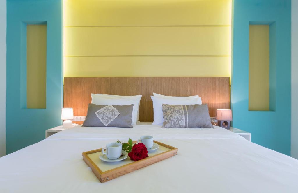 Łóżko lub łóżka w pokoju w obiekcie Ionion Beach Apartment Hotel & Spa