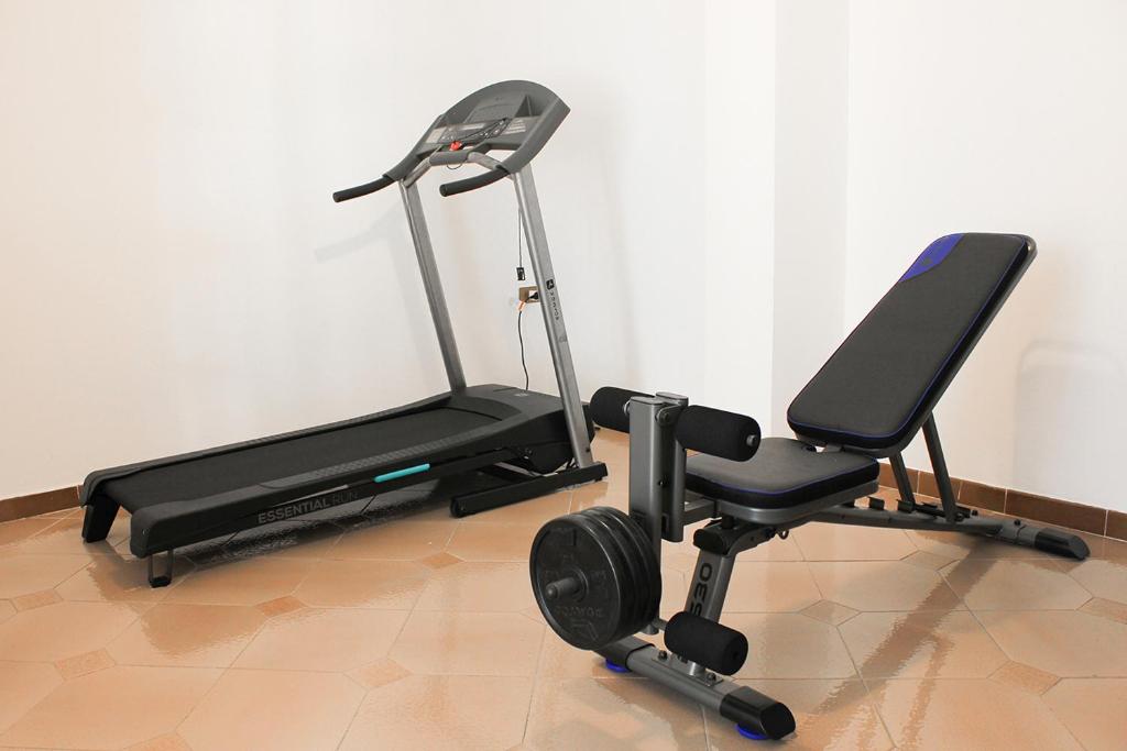 Centrum fitness w obiekcie La Villa dei Limoni - Villa Panoramic with Pool