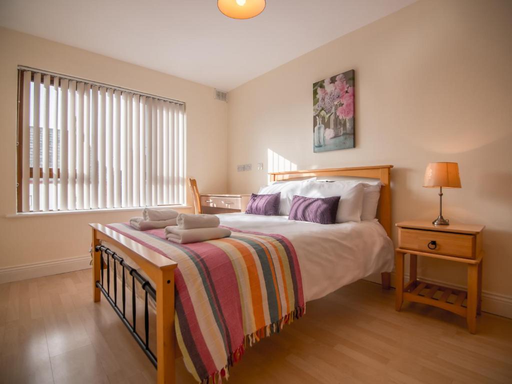 Postel nebo postele na pokoji v ubytování Donegan Court Aparthotel