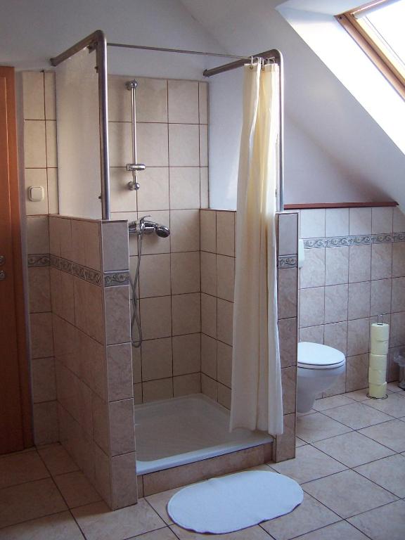 Kúpeľňa v ubytovaní Akacia Apartment - FREE INSIDE PARKING, 2 bedrooms, garden, next to centre