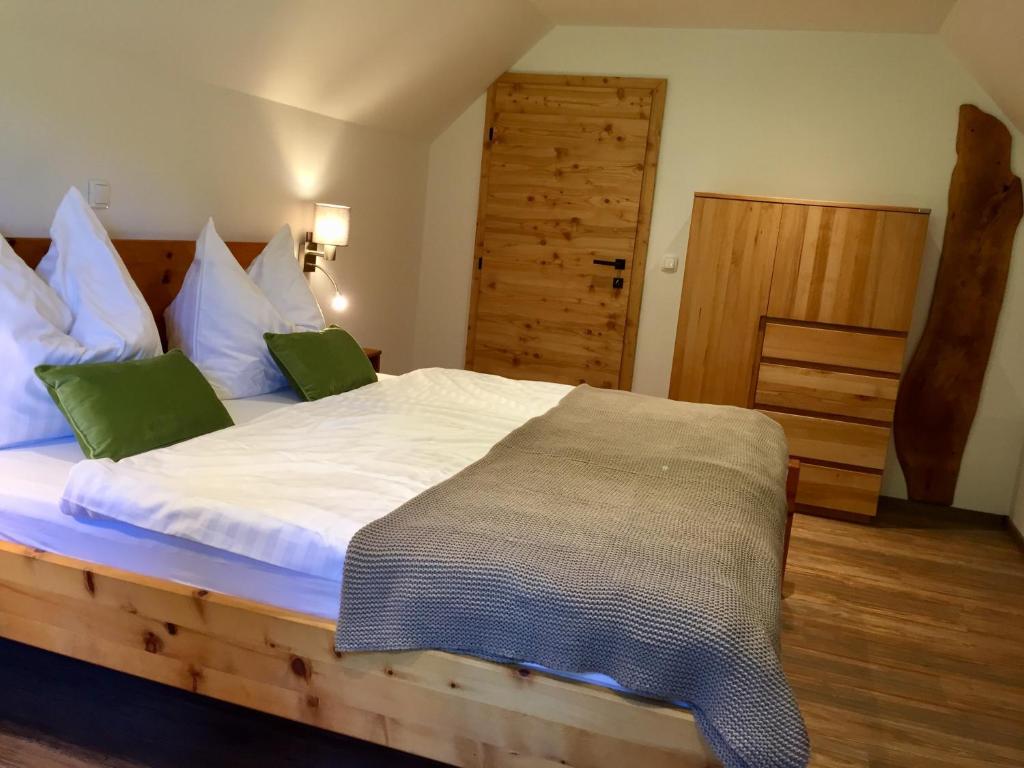 Postel nebo postele na pokoji v ubytování Ferienhaus Trausibauer