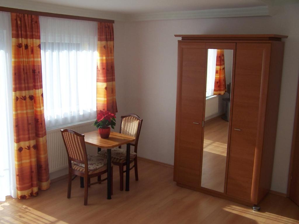 Fotografia z galérie ubytovania Akacia Apartment - FREE INSIDE PARKING, 2 bedrooms, garden, next to centre v Budapešti