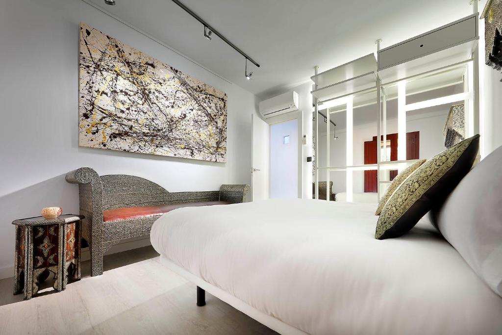 A bed or beds in a room at Art Chapiz Apartments
