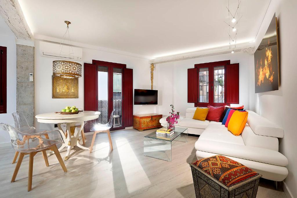 A television and/or entertainment centre at Art Chapiz Apartments