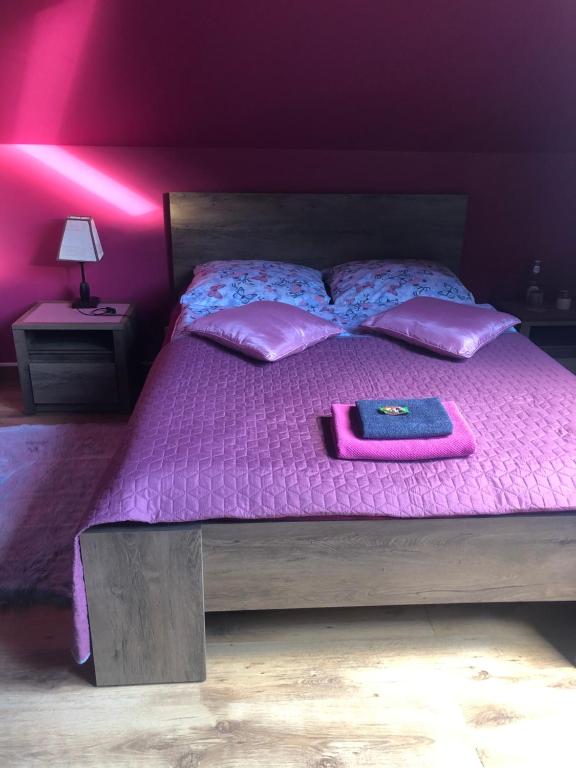 Łóżko lub łóżka w pokoju w obiekcie Apartamenty Maria