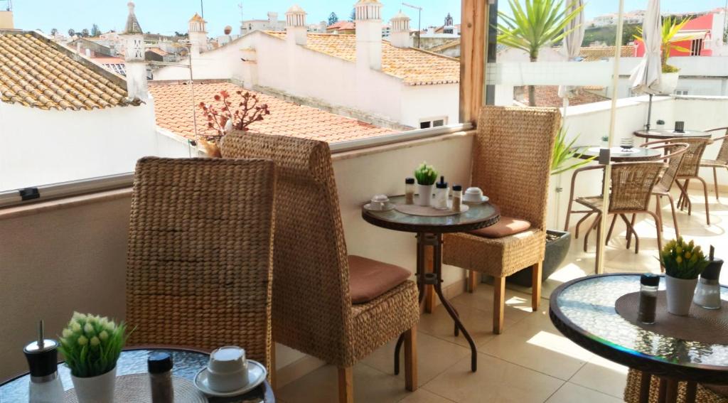 Restaurace v ubytování Suites Inn Lagos