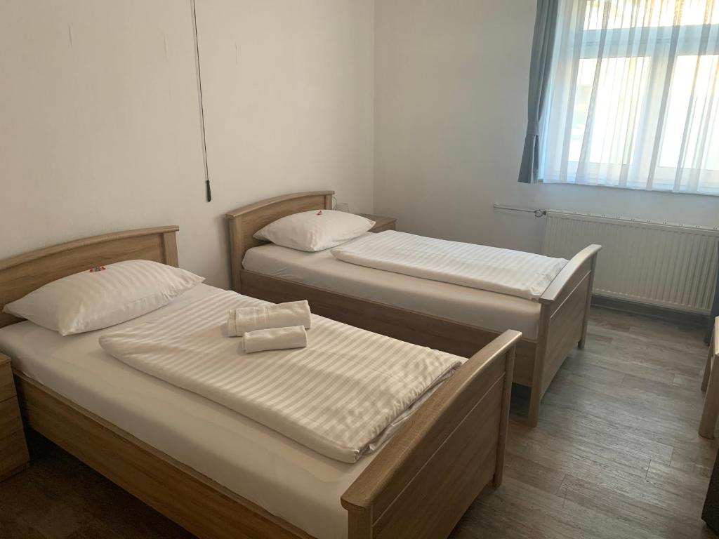 Postel nebo postele na pokoji v ubytování Hotel Brauhaus zur Krone