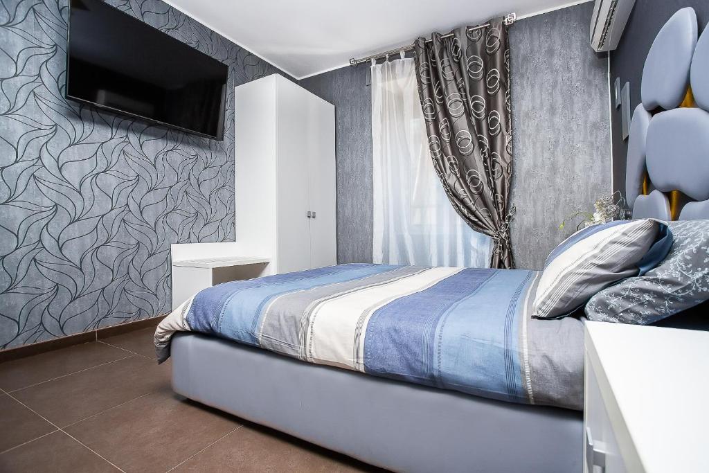 Una cama o camas en una habitación de Eritrea Suite