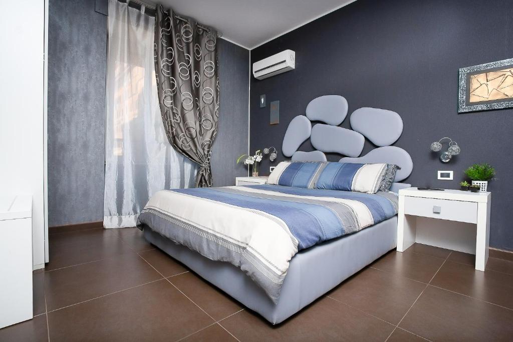 Una cama o camas en una habitación de Eritrea Suite