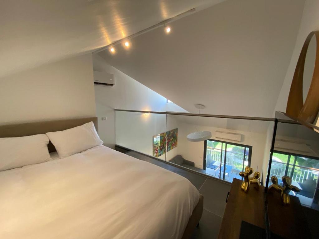 Ein Bett oder Betten in einem Zimmer der Unterkunft Top Royal Eilat רויאל פארק