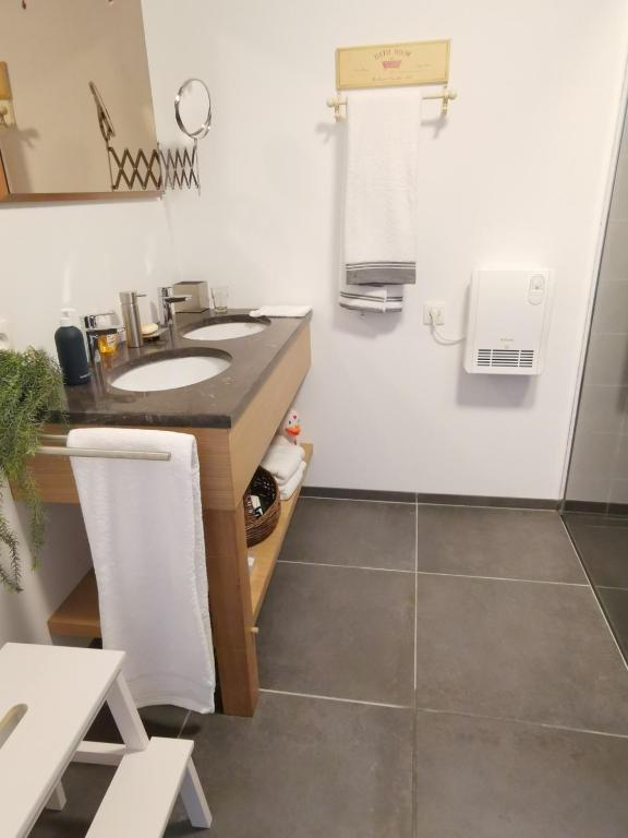 Elingenhof - Double Room With Private Bathroom