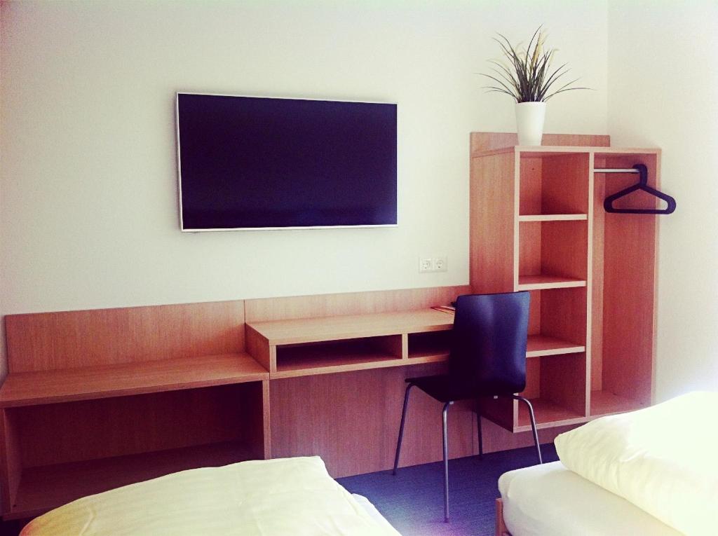 TV a/nebo společenská místnost v ubytování Motel Hohenems