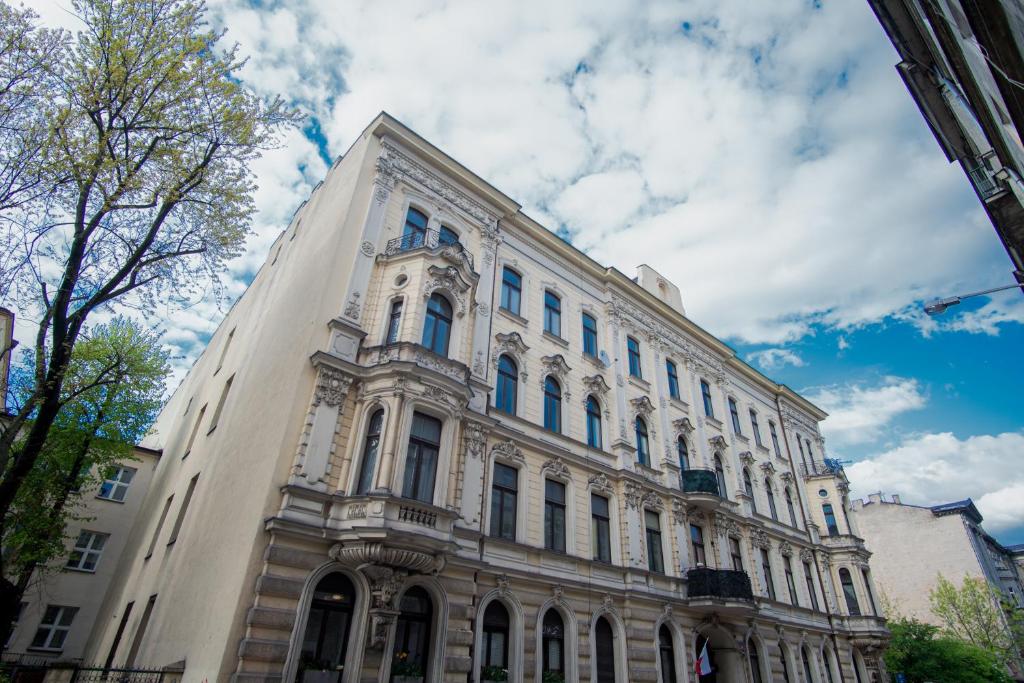 Budova, v ktorej sa apartmánový hotel nachádza