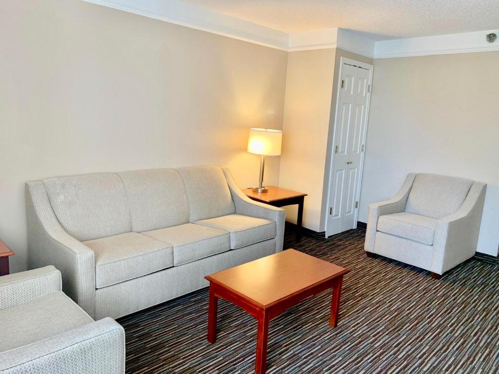Baymont by Wyndham Texarkana - One-Bedroom King Suite - Non-Smoking
