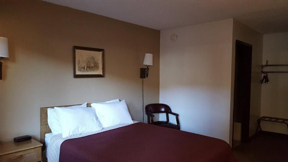 Postel nebo postele na pokoji v ubytování Sundown Lodge