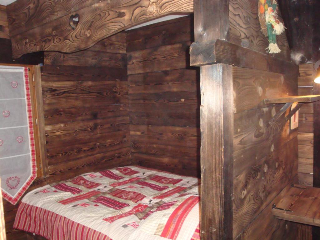 Postel nebo postele na pokoji v ubytování Chambres d'Hôtes Chalet de la Source