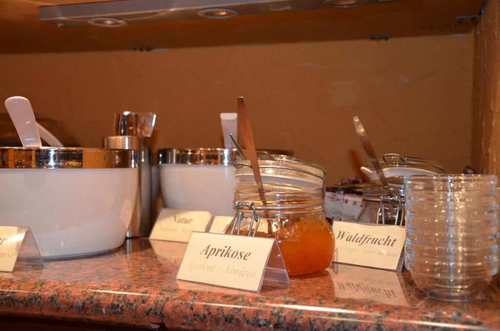 Hotel am Wilhelmsplatz - Resim 8