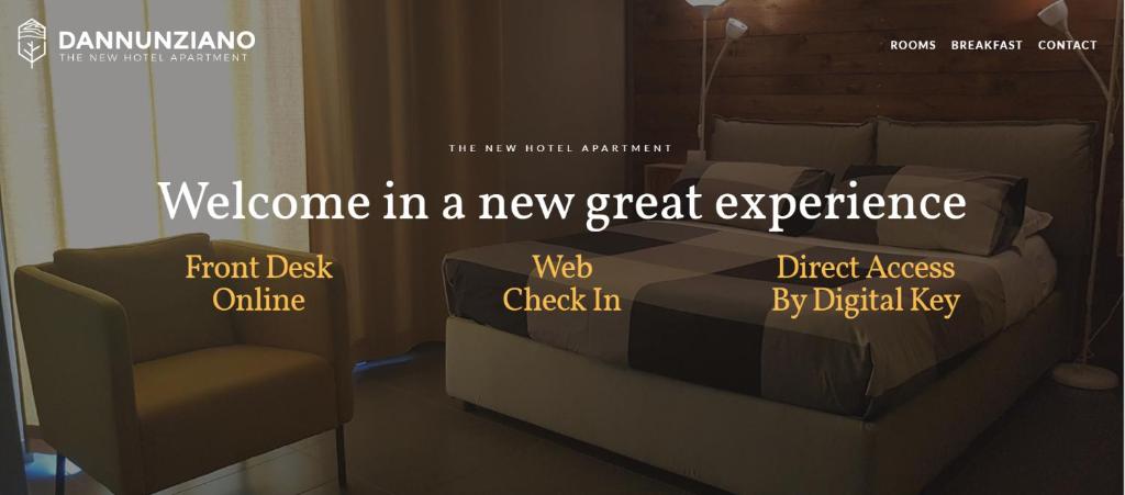 uma recepção em uma nova grande experiência da mesa on-line check-in cadeira e sofá em em Dannunziano Aparthotel em Chieti