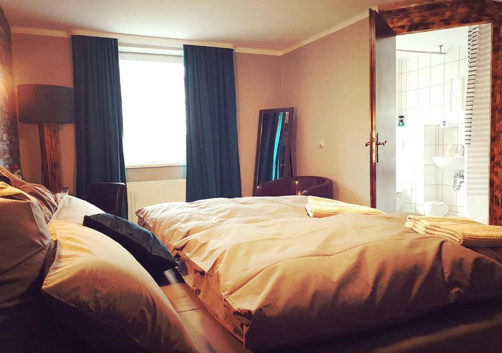 Postel nebo postele na pokoji v ubytování Hotel Geismarburg