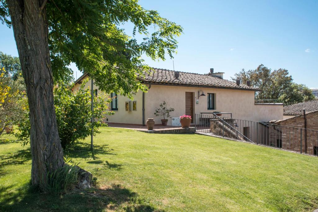 A garden outside Borgo Grondaie