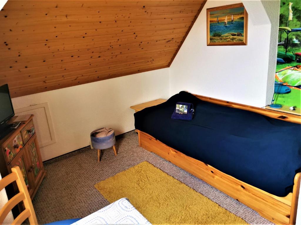 a small room with a bed in a attic at Pension Jägerrast in Boek