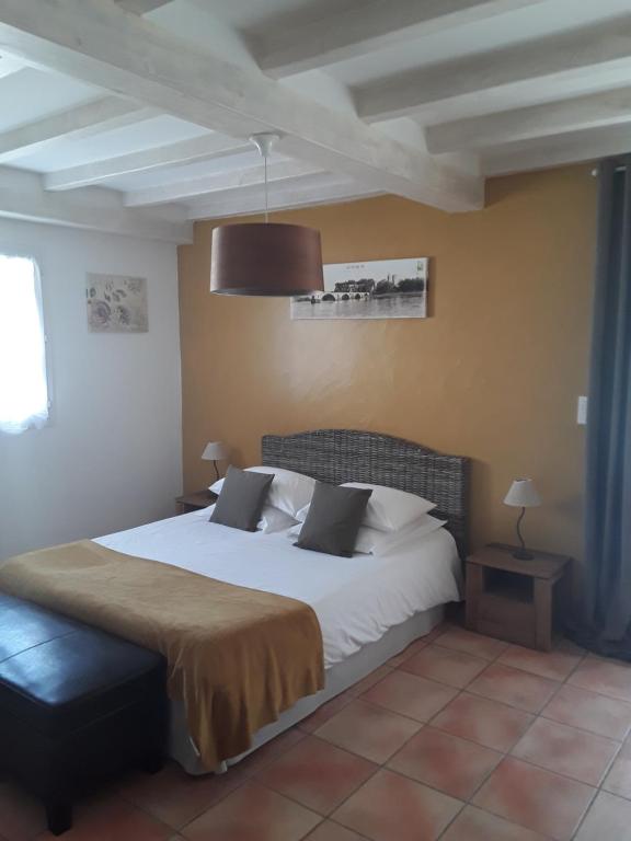 Een bed of bedden in een kamer bij Mas de l'ile