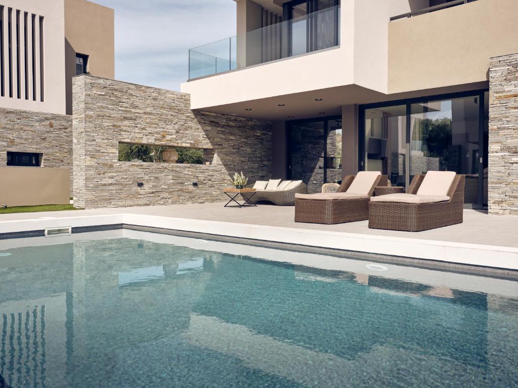 Bazén v ubytování Aguacate Meliti with heated private swimming pool nebo v jeho okolí