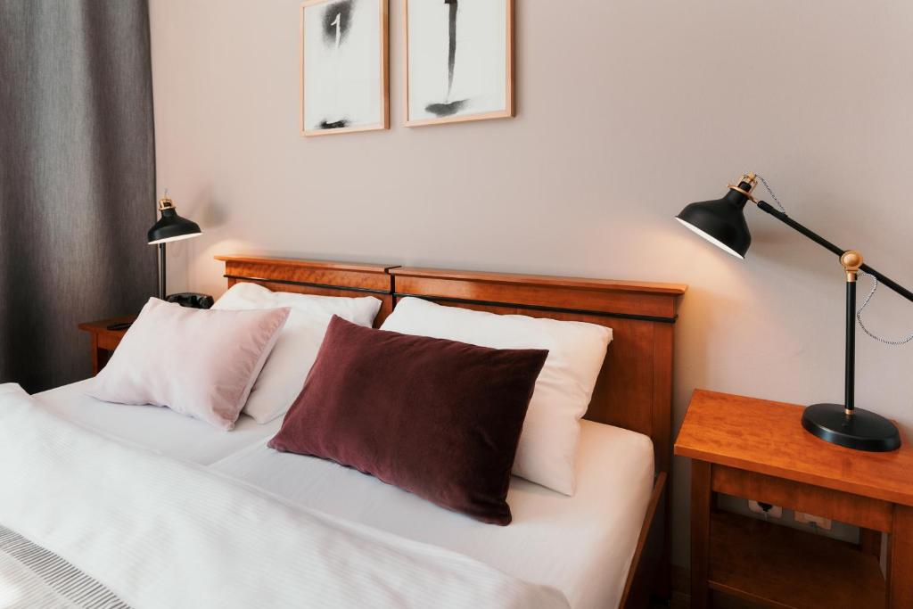 Una cama o camas en una habitación de Hotel Esplanade