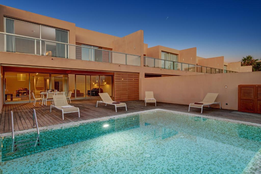 Villa con piscina y casa en Salgados Beach Villas, en Albufeira