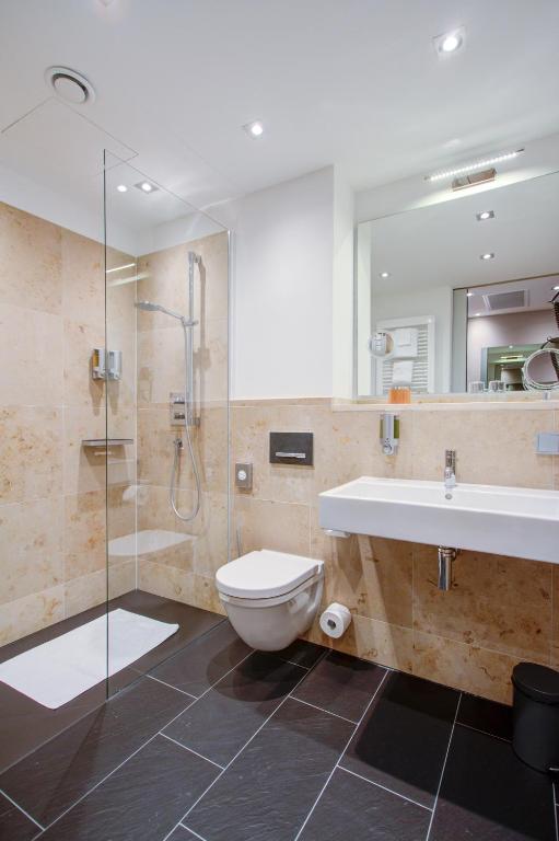 Koupelna v ubytování Qube Hotel Bahnstadt
