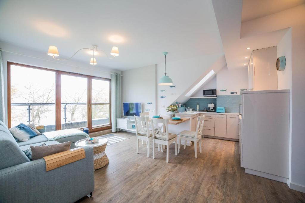 a living room with a couch and a table at Apart Harmony - Apartamenty Zatoka Pucka in Puck