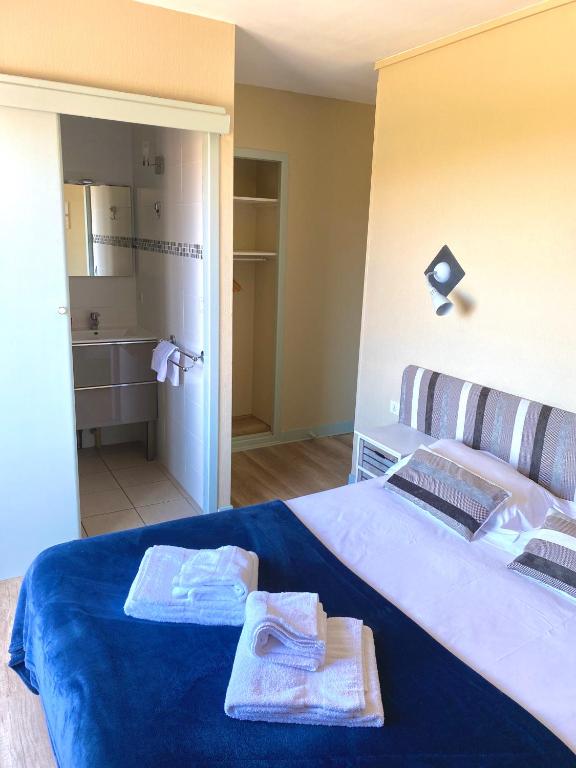 Postel nebo postele na pokoji v ubytování Hôtel Le Plaisance