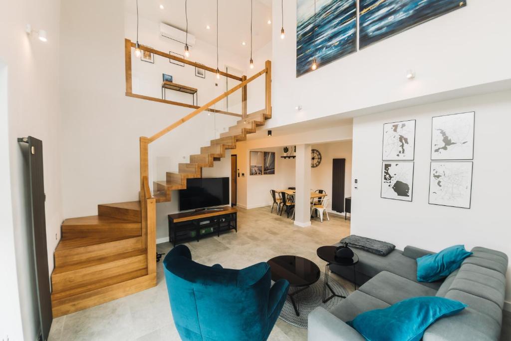 Posezení v ubytování Giżycko Soft Loft - Apartament dwupoziomowy z klimatyzacją